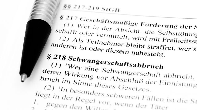 Bild zum Artikel„Schwangerschaftsabbruch: Ärztetag fordert Ende der Strafbarkeit und mehr Selbstbestimmung“