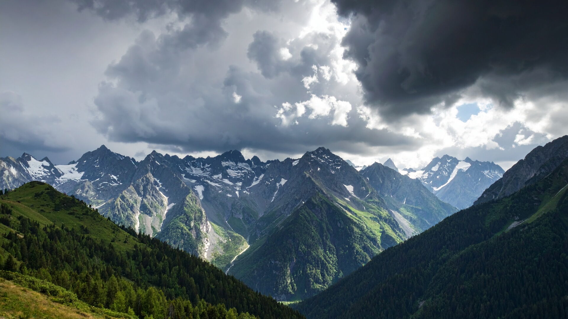 schlechtes-wetter-ueber-den-alpen